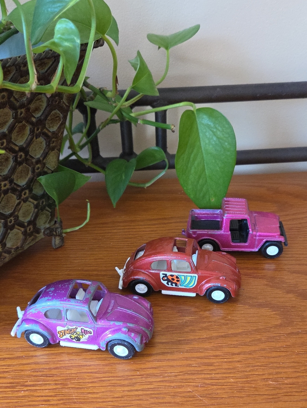 Vtg (3) Tootsie Toy- VW Bugs & Truck - Mid-size Vehicles (Approx 3 1/2" L)